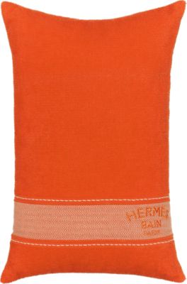 Yachting Uni beach pillow | Hermès Singapore